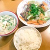 豚肉と野菜の塩麹炒めと、豆腐と玉ねぎの味噌汁