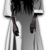 白い服を着た長い黒髪の女性