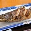 とんかつ屋で魚を食べる