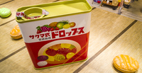 昭和レトロなお菓子とオモチャが巨大化⁉『セブンパーク・アリオ柏』