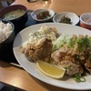 日本中が値上げ値上げと騒いでいるが小田急相模原大衆酒場譲のから揚げ定食ハーフ&ハーフは大盛り無料おかわり無料で770円という値段で腹一杯になれるって知ってた！？