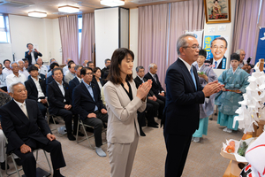2026妙高市長選　現職の城戸陽二氏が事務所開き　支持者ら60人と必勝祈願