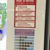 サントリーの自販機には、投入コインの説明が掲載されています。 @ 丸ノ内線 大手町駅 