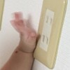 壁を素手で破壊しようとしていた