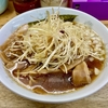 【今週のラーメン５４４３】丸幸（東京・武蔵境）ネギラーメン ＋ メンマ皿 ＋ アサヒスーパードライ  ＋ 多満自慢　〜憂さを癒すに最適中華そば店！質実拉麺！酒と麺を楽しむオヤジの楽園！