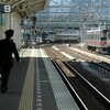 国鉄121系第1編成赤色帯が高松駅に