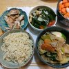 米粉の焼き物(ココア)。塩糀漬けの鶏肉。寄せ鍋。