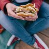 Walesの街は Fast Food店だらけ：これでは肥満が増えるばかり！  (BBC-News, October 23, 2018)