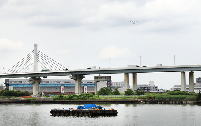 孤立した家屋に空から救援物資を。東京都と江戸川区の合同防災訓練でソフトバンクがドローン輸送を実演