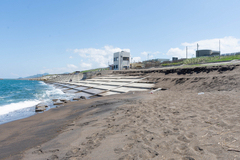 砂を搬入し西側に海水浴場開設へ　海岸浸食で砂浜流出の上越市鵜の浜海岸