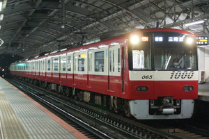 夜の京成押上線撮影記その２。大量の都営5500形、3100形各駅停車、京急1000形・600形、3700形等。イコラブちゃんイベントの思い出。友情出演：3700形試運転とE4系MaxとE257系