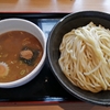 豚骨と魚介のダブルスープと太麺の相性もバッチリなつけ麺をいただきます