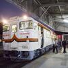 日本製車両の観光列車試走　ミャンマー、中古を改装