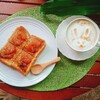 【週末ブランチ】トーストとラテアート　トーストを四つ切りにするとちょっとおしゃれ♪