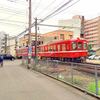 瓦町駅近くで出会った　追憶の赤い電車