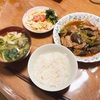 寝坊した朝は麻婆茄子で朝ご飯、おにぎり詰めてお昼用に持ってきます。