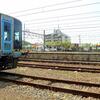 3編成の特急列車が並ぶ
