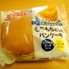 ヤマザキさんの牛乳を使ったPAN CAKES　もちもちとしたパンケーキ　カマンベールチーズクリーム＆ハニーマーガリン風味クリーム