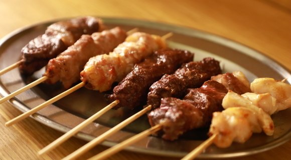 ジビエ初体験のおじさんが猪・鹿・熊・ウサギ・カンガルー・ラクダ・ワニの獣串焼きの滋味深さに感動