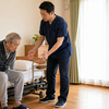 起立性低血圧の立ちくらみに注意！高齢者の転倒・骨折を防ぐ現場の備え