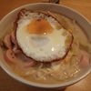クリームラーメン　焦がし目玉焼き載せ