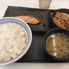 テンポス帰りの牛鮭定食