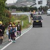 登校の風景：東方面　きちんと並んで