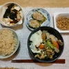 キムチ鍋。ピーマン鶏肉詰