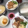 高雄 老牌周焼肉飯 市場の中でお昼ご飯