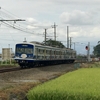 垂るる穂の中をローカル電車かな（あ）