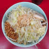 ラーメン二郎 中山駅前店 - 「つけ味冷や汁なし」今季初食。フライドオニオンアブラサラダは、ザクフワシャキの3方向にベクトルの違う食感ハーモニー。つけ味汁は適度に酸味や辛味をはらんで冷やし中華味。豚はでかい削ぎ切ったもの、彫刻みたいな端豚、フワフワゼリー脂の大盤振る舞い。スープ割りは程良い酸味の少しピリ辛スープで優しい酸辣湯麺。中山の夏始まる。