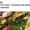 ベトゥトゥ　Betutu　　このバリ式の儀式料理には2つのバージョンがあります．  チキンベースの「アヤム・ベトゥトゥ」と，伝統的なダックバージョンの「ベベック・ベトゥトゥ」です． ターメリック，生姜，胡椒，唐辛子，海老ペーストなどの地元のスパイスを混ぜ合わせたものを，丸ごと一匹の動物にすり込み，詰め込みます．現在では主にバーベキューで調理されますが，伝統的な調理法では，味付けしたアヒル肉または鶏肉を葉で包み，土窯に入れ，熱した炭で蒸し焼きにします．