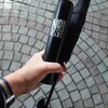 企み…