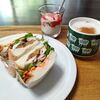 物価高、節約主婦、その日に安い食パンをサンドで楽しむ