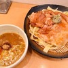 とろ肉つけ麺 魚とん｜淡路町｜平たい麺に薄いトロ肉がカバー。美人女将さん