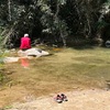 早まらないでと駆け寄った。
