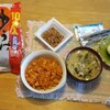 本日の夕食はチキンライスの残り。