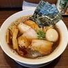 【今週のラーメン４８９５】中華そば 東京ぐれっち（東京・阿佐ヶ谷）中華そば タマリ 具だくさん ＋ サッポロラガービール 赤星 中瓶 ＋ いいちこロック ＋ 鶏胸肉ペッパーソース　〜誰が呼んだか阿佐ヶ谷ブラック！漆黒に染み渡る旨さの海！受け止める麺と具材の総合力！旨し！