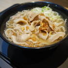 【やみつき系】富士そばの「肉骨茶そば」は海外赴任した社員のアイデアが実現した一杯だった