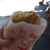 台湾のB級グルメ「天津葱抓餅」は中華のお好み焼き！@台北