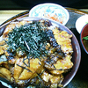 きじ丼と肉野菜炒めと素通りもつ焼き太郎