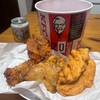 ケンタッキーフライドチキン『カーネル生誕祭パックとレッドホットチキン』で金曜夜の家飲み最高です！！