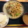 沖縄大衆食堂「みかど」でおじさんに混ざりながらで夜ご飯