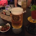 飲んで歌って働いて