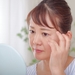 40代女性の目の下のたるみ改善ガイド｜原因別の即効ケアとおすすめ美容液を徹底解説