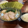 鶴間七七家で家系ラーメンノリマシにライスはどうでしょう!？やっぱり家系ラーメンには海苔ライスですね！！