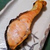 鮭の塩焼きとイタリアの白