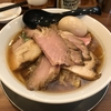 【今週のラーメン４３９３】 純手打ち だるま （東京・中野富士見町） 醤油らーめん 全部のせ 大盛 ＋ サッポロラガービール 赤星 中瓶　〜これぞ純手打ち！手作り感に優しさ極まるピロピロ麺！肉と玉子も侮れない崇高喜多方系！