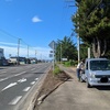 町内会　花壇の草取り　除草シート張り