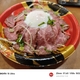 牛もも肉のローストビーフ丼＋いなりサラダ